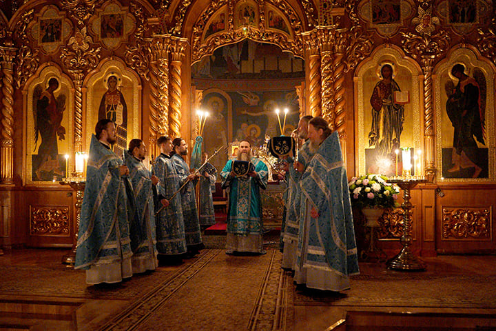 Ночная литургия на праздник Похвалы Богородицы