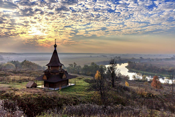 Свято-Успенский Лихвинский женский монастырь в селе Гремячево.