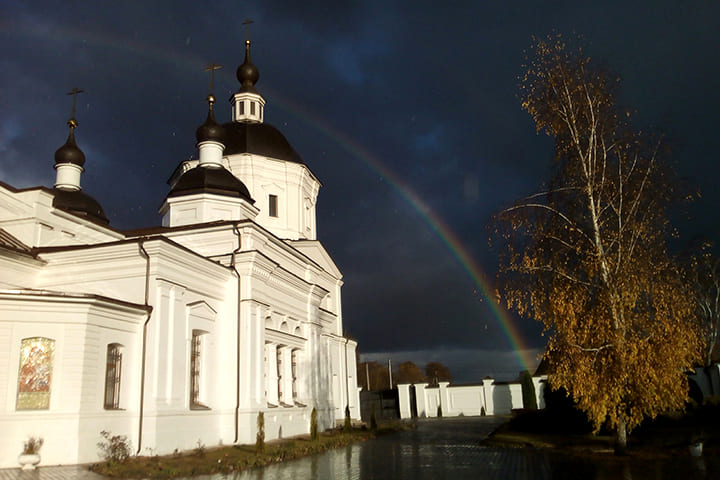 Женский монастырь в честь Калужской иконы Божией Матери.