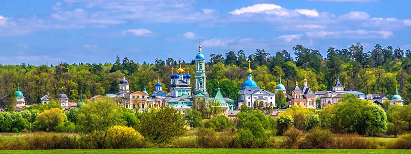 Введенский ставропигиальный мужской монастырь Оптина пустынь, расположенный недалеко от города Козельска Калужской области.