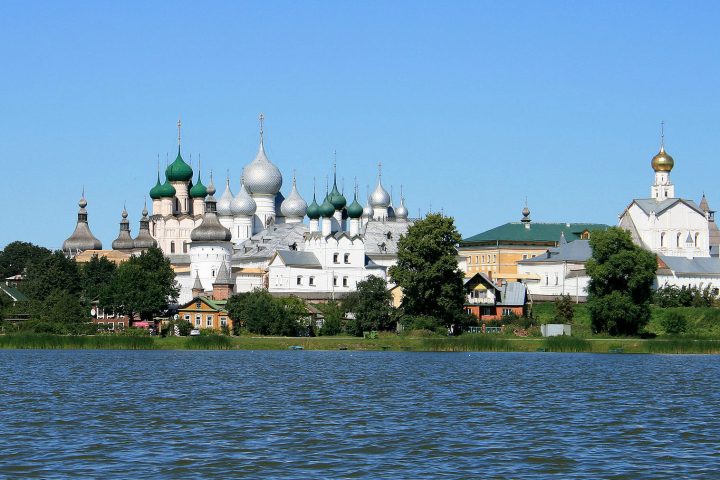Соборная площадь Ростовского кремля.