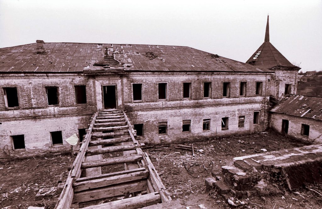 Разрушенный Троицкий корпус. Свято-Никольский Черноостровский женский монастырь