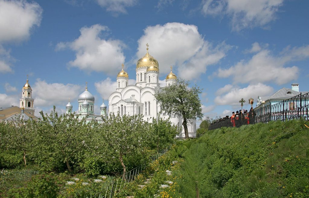 Свято-Троицкий Серафимо-Дивеевский женский монастырь почитается Поместными православными церквями как четвёртый «земной Удел Пресвятой Богородицы».